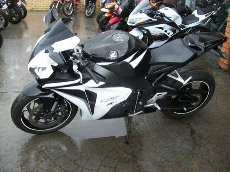 2010 HONDA 1000CC CBR1000RR (FIREBLADE) A
