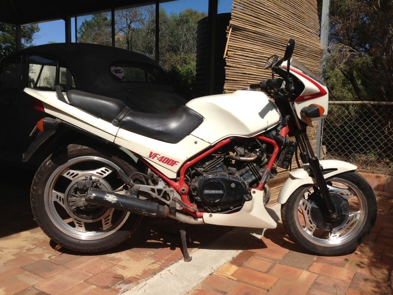 1983 HONDA 400CC VF400F