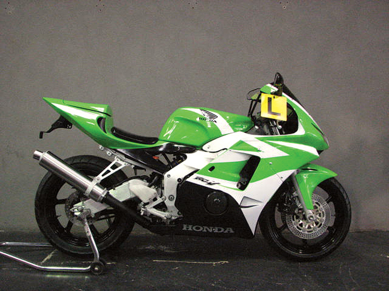 1990 HONDA CBR 250RR (375-3)