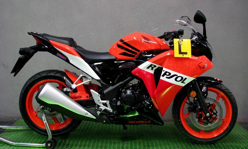 2011 HONDA CBR 250R 8871