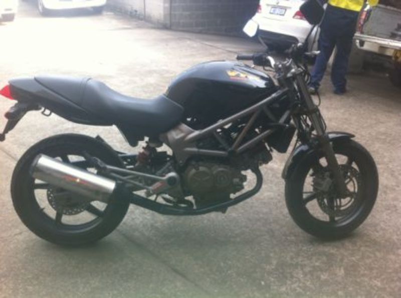 1999 HONDA 250CC VTR250 002