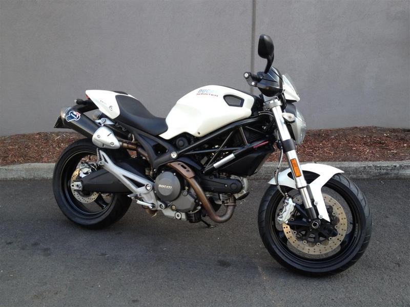 2011 DUCATI 696CC MONSTER 696 MY11 M696