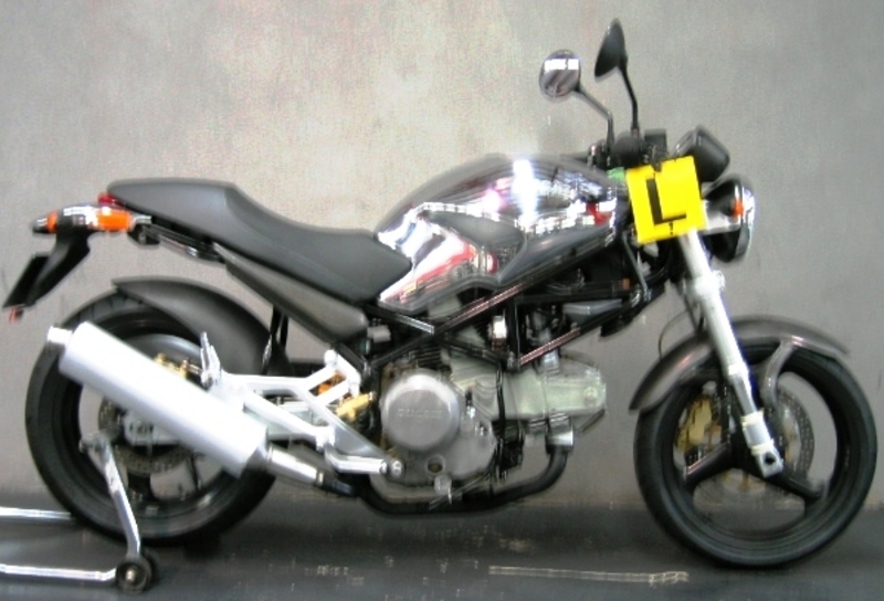 2002 DUCATI MONSTER 400 6117 (148-26)
