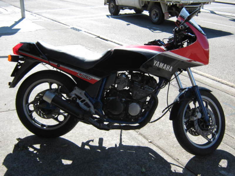 YAMAHA XJ 600