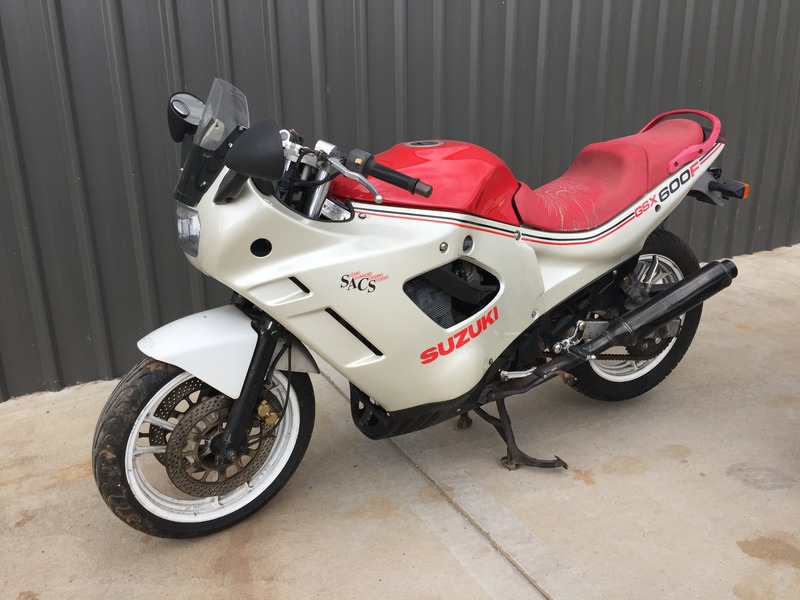 1987 SUZUKI GSX 600F