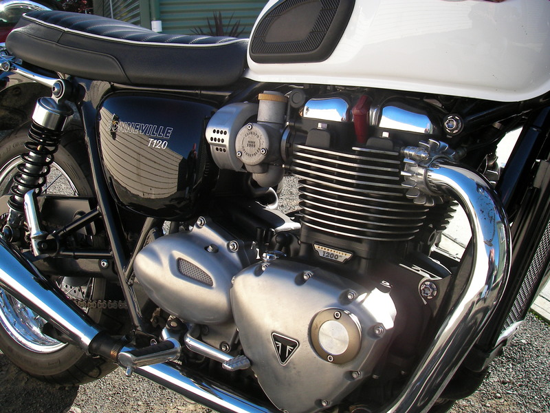 2016 TRIUMPH 1200CC BONNEVILLE T120 BLACK MY16