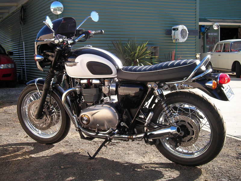 2016 TRIUMPH 1200CC BONNEVILLE T120 BLACK MY16