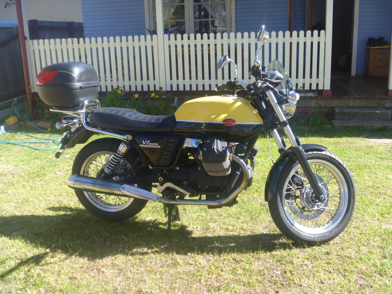 2012 MOTO GUZZI 750CC V7 SPECIAL