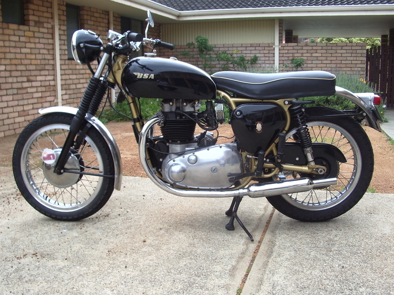 1954 BSA 650CC 10 GOLDEN FLASH A