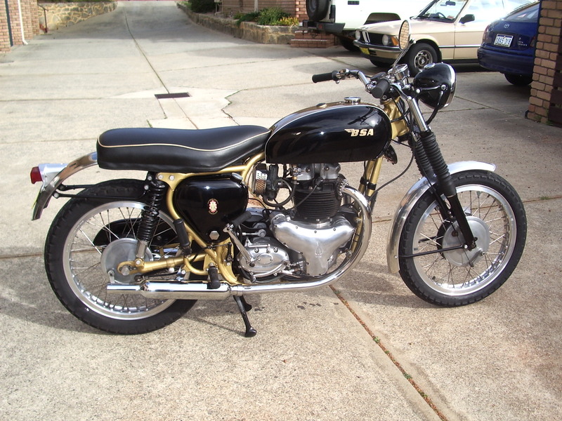 1954 BSA 650CC 10 GOLDEN FLASH A