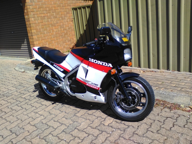 1985 HONDA 250CC VT250F