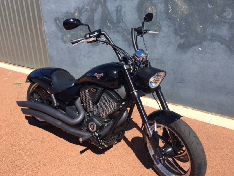 2015 VICTORY 1700CC HAMMER 8-BALL MY15