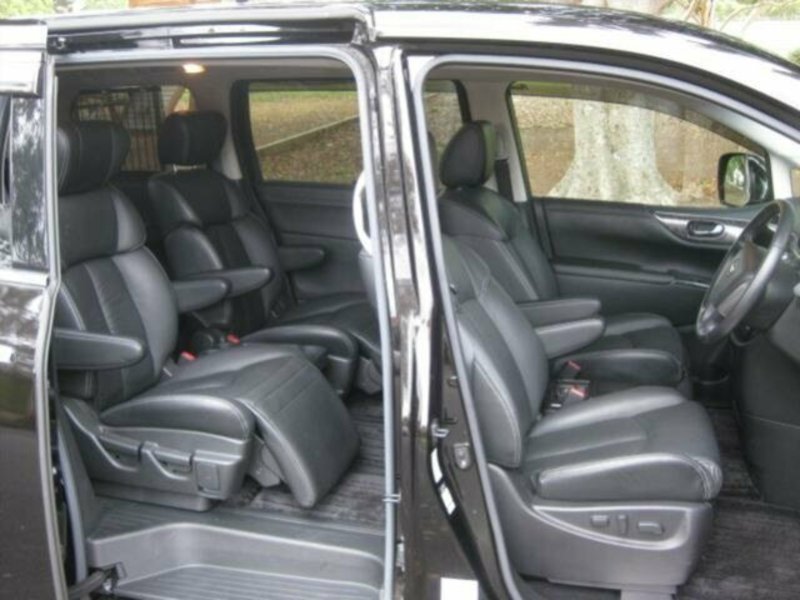 2011 NISSAN ELGRAND Rider