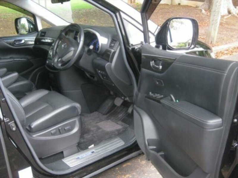2011 NISSAN ELGRAND Rider