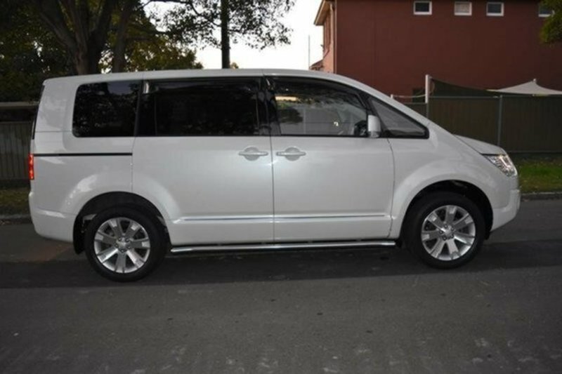 2010 MITSUBISHI DELICA D5
