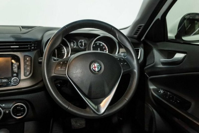 2015 ALFA ROMEO GIULIETTA DISTINCTIVE