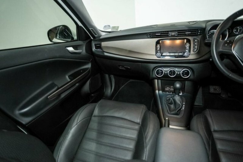 2015 ALFA ROMEO GIULIETTA DISTINCTIVE