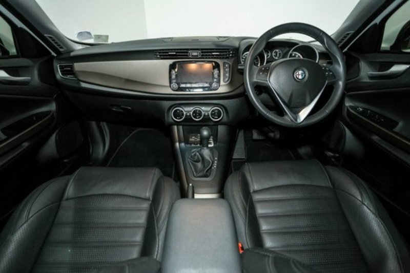 2015 ALFA ROMEO GIULIETTA DISTINCTIVE