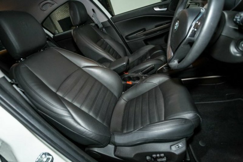 2015 ALFA ROMEO GIULIETTA DISTINCTIVE