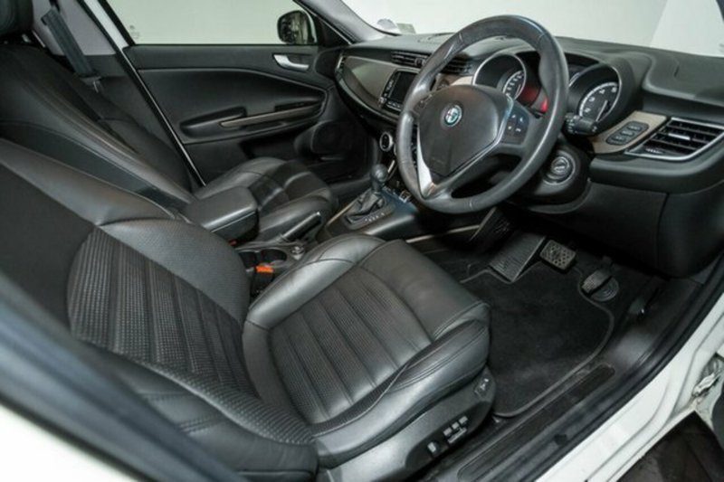 2015 ALFA ROMEO GIULIETTA DISTINCTIVE