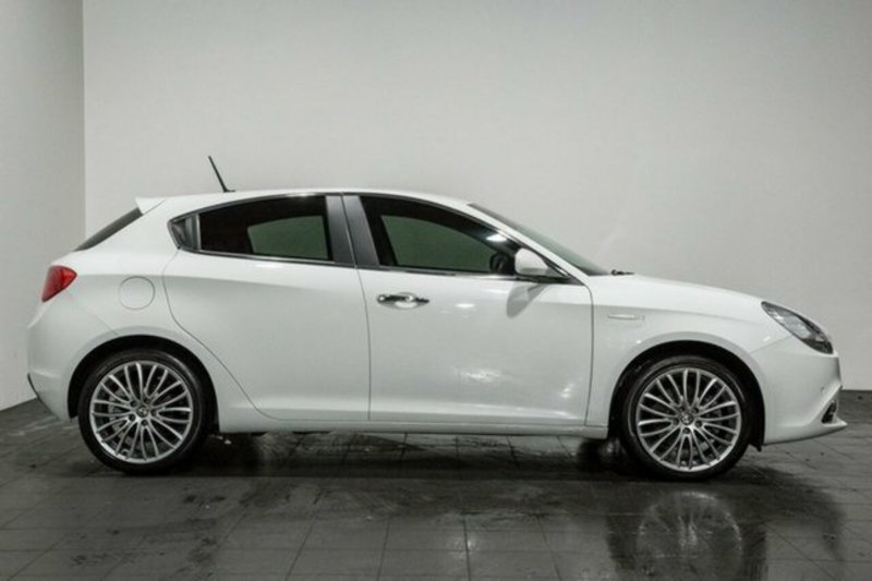 2015 ALFA ROMEO GIULIETTA DISTINCTIVE