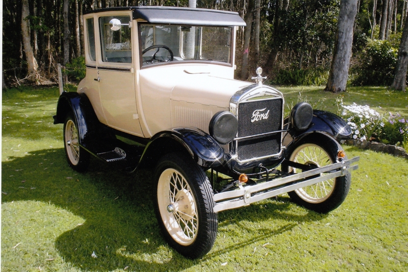 1927 FORD MODEL T COUPE