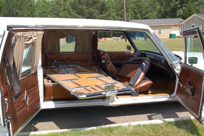 1976 CADILLAC HEARSE