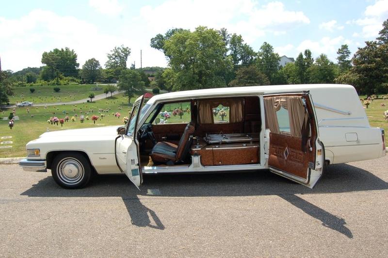 1976 CADILLAC HEARSE