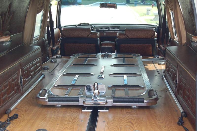 1976 CADILLAC HEARSE