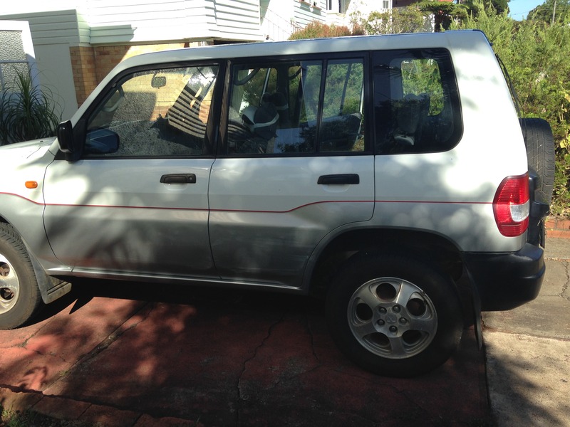 2000 MITSUBISHI PAJERO iO (4x4) QA