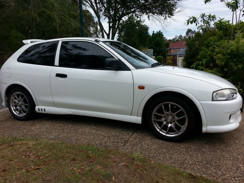 2003 MITSUBISHI MIRAGE CE