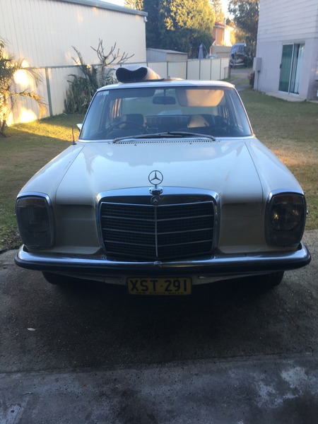 1971 MERCEDES-BENZ 230 W123