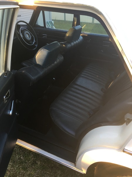 1971 MERCEDES-BENZ 230 W123