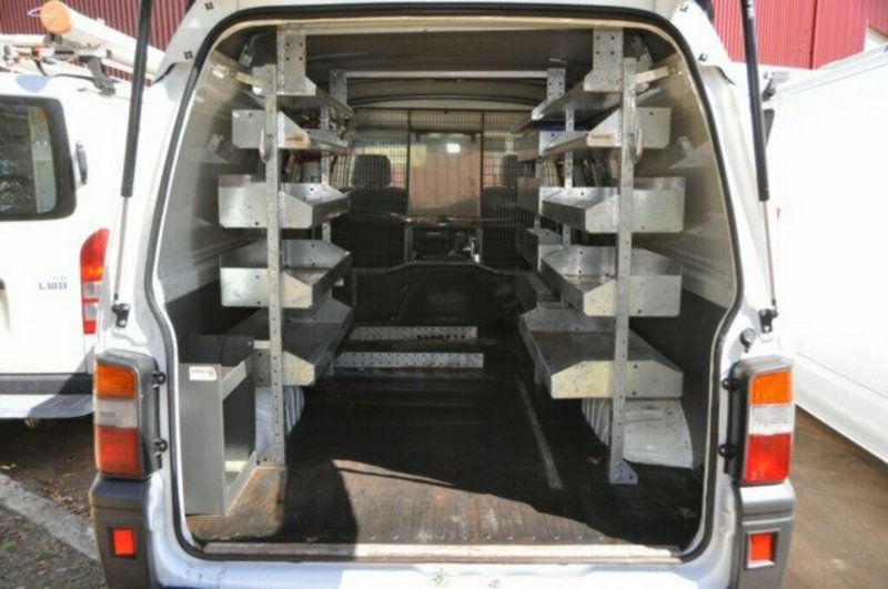 2009 MITSUBISHI EXPRESS PETROL SWB GC009704