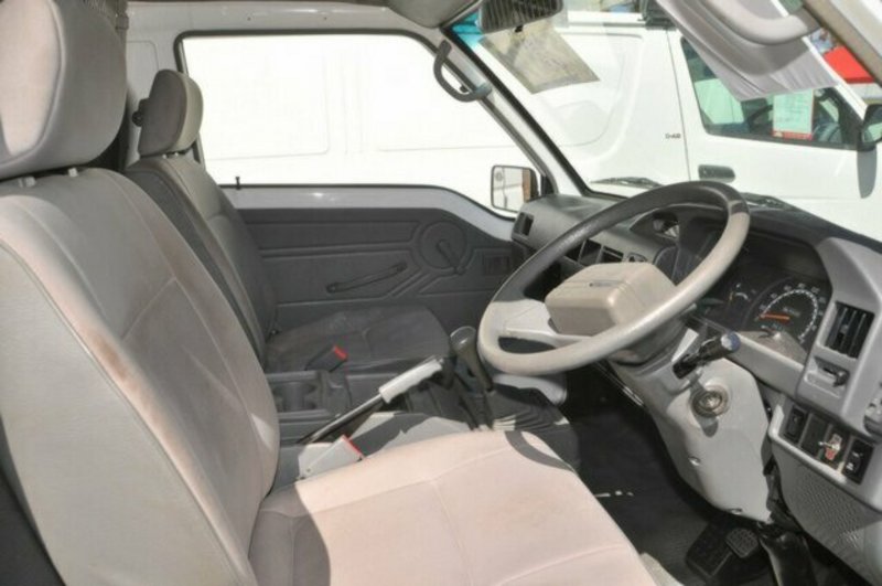 2009 MITSUBISHI EXPRESS PETROL SWB GC009704