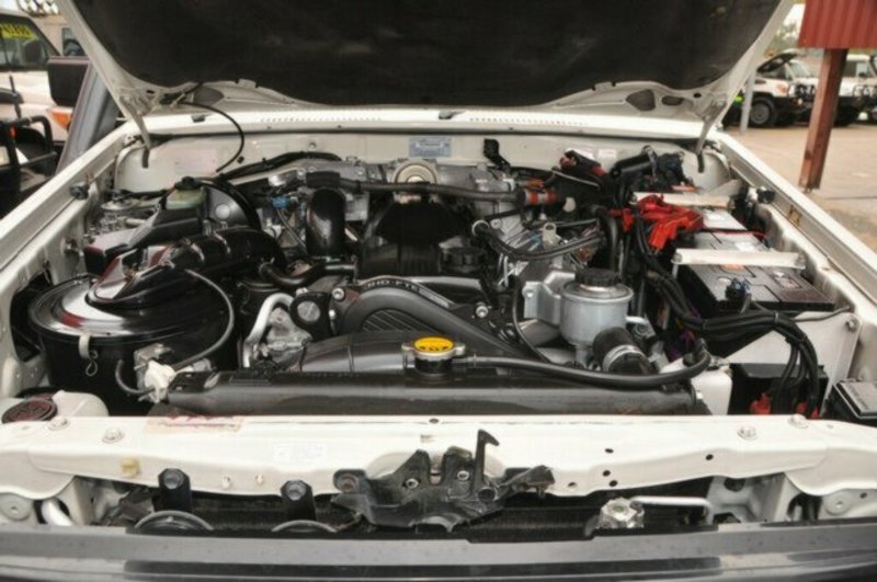 2006 TOYOTA LANDCRUISER TURBO DIESEL DX GC009820