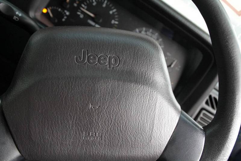 1999 JEEP CHEROKEE SPORT (4x4) XJ