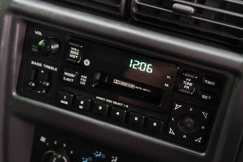 1999 JEEP CHEROKEE SPORT (4x4) XJ