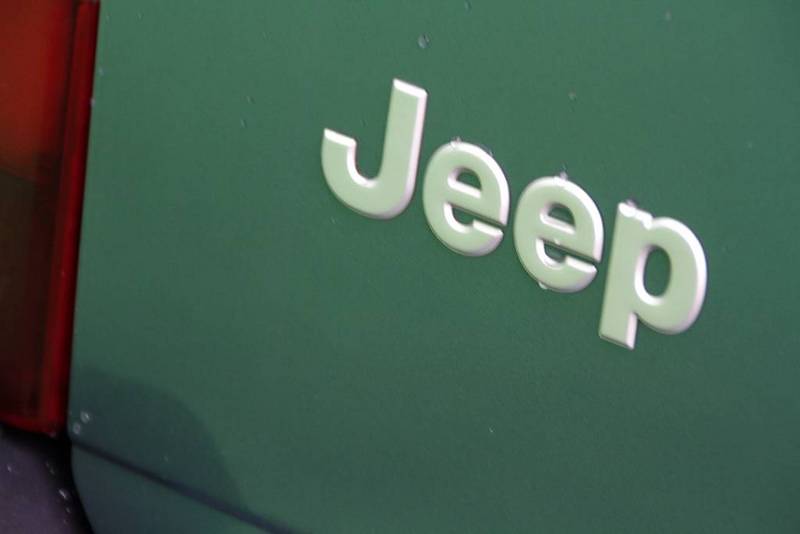1999 JEEP CHEROKEE SPORT (4x4) XJ