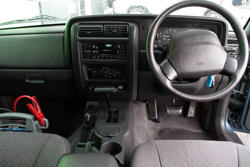 1999 JEEP CHEROKEE SPORT (4x4) XJ