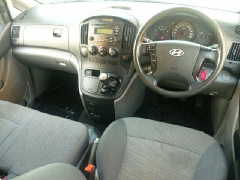 2010 HYUNDAI iLOAD TQ