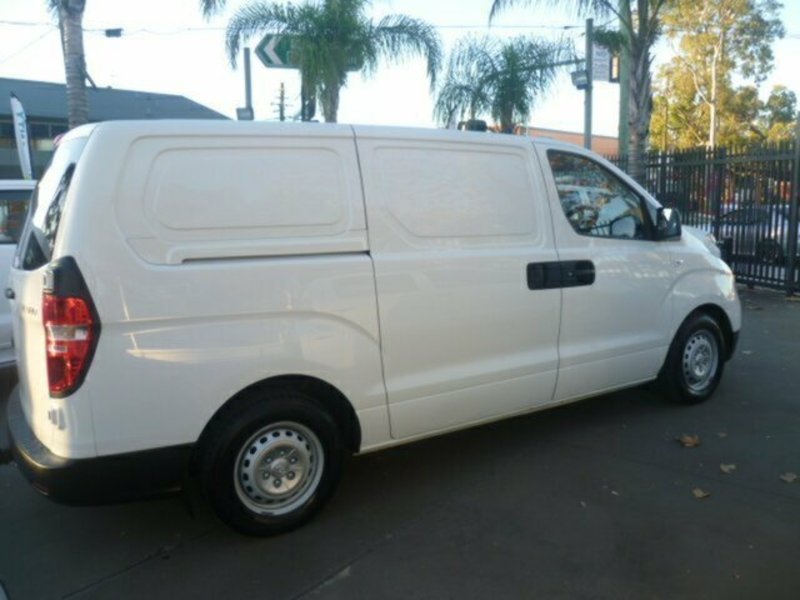2010 HYUNDAI iLOAD TQ