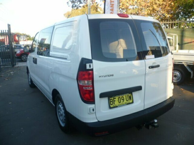2010 HYUNDAI iLOAD TQ