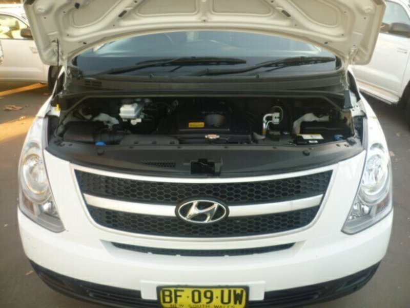 2010 HYUNDAI iLOAD TQ