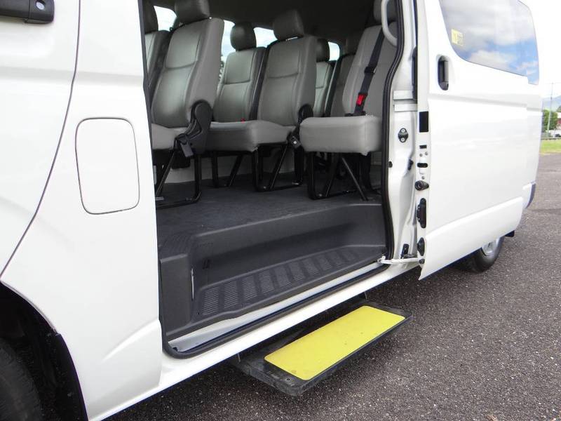 2013 TOYOTA HIACE COMMUTER TRH223R MY12 UPGRADE
