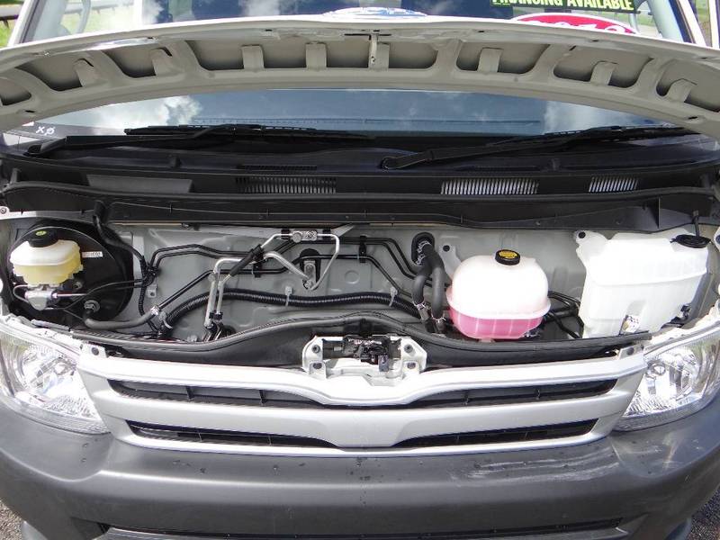 2013 TOYOTA HIACE COMMUTER TRH223R MY12 UPGRADE