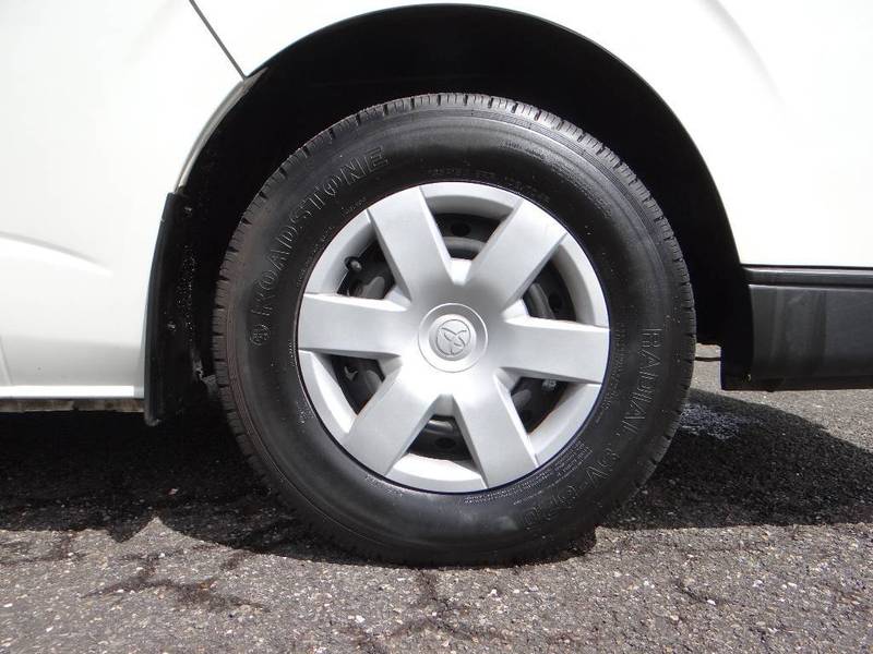 2013 TOYOTA HIACE COMMUTER TRH223R MY12 UPGRADE