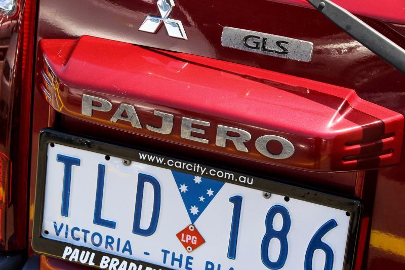 2004 MITSUBISHI PAJERO GLS NP