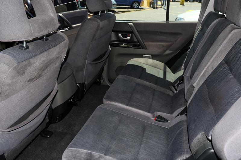 2004 MITSUBISHI PAJERO GLS NP