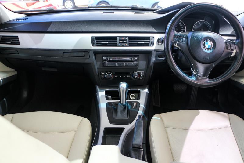 2005 BMW 320i Executive E90
